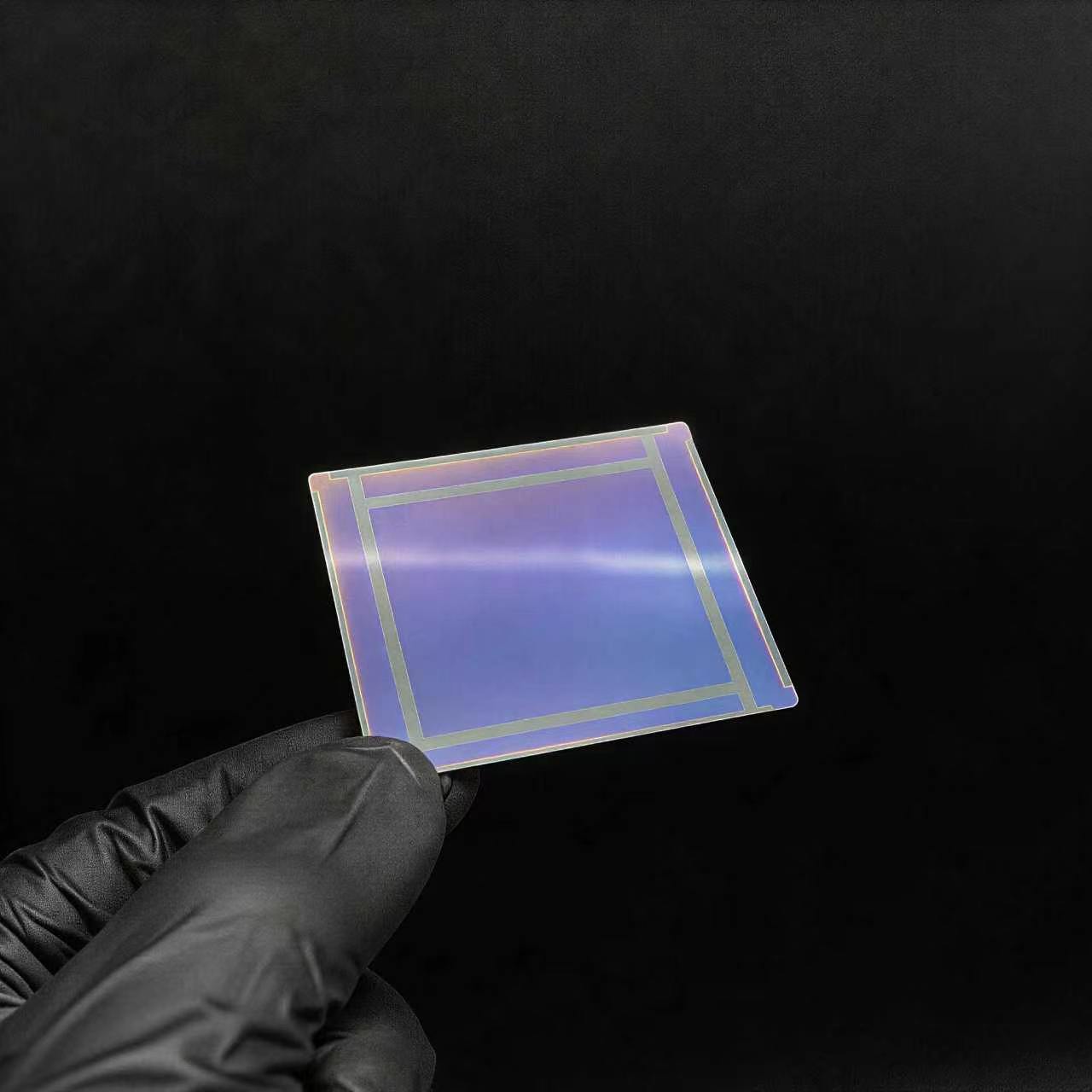 Tilted ultra-thin cover glass sample