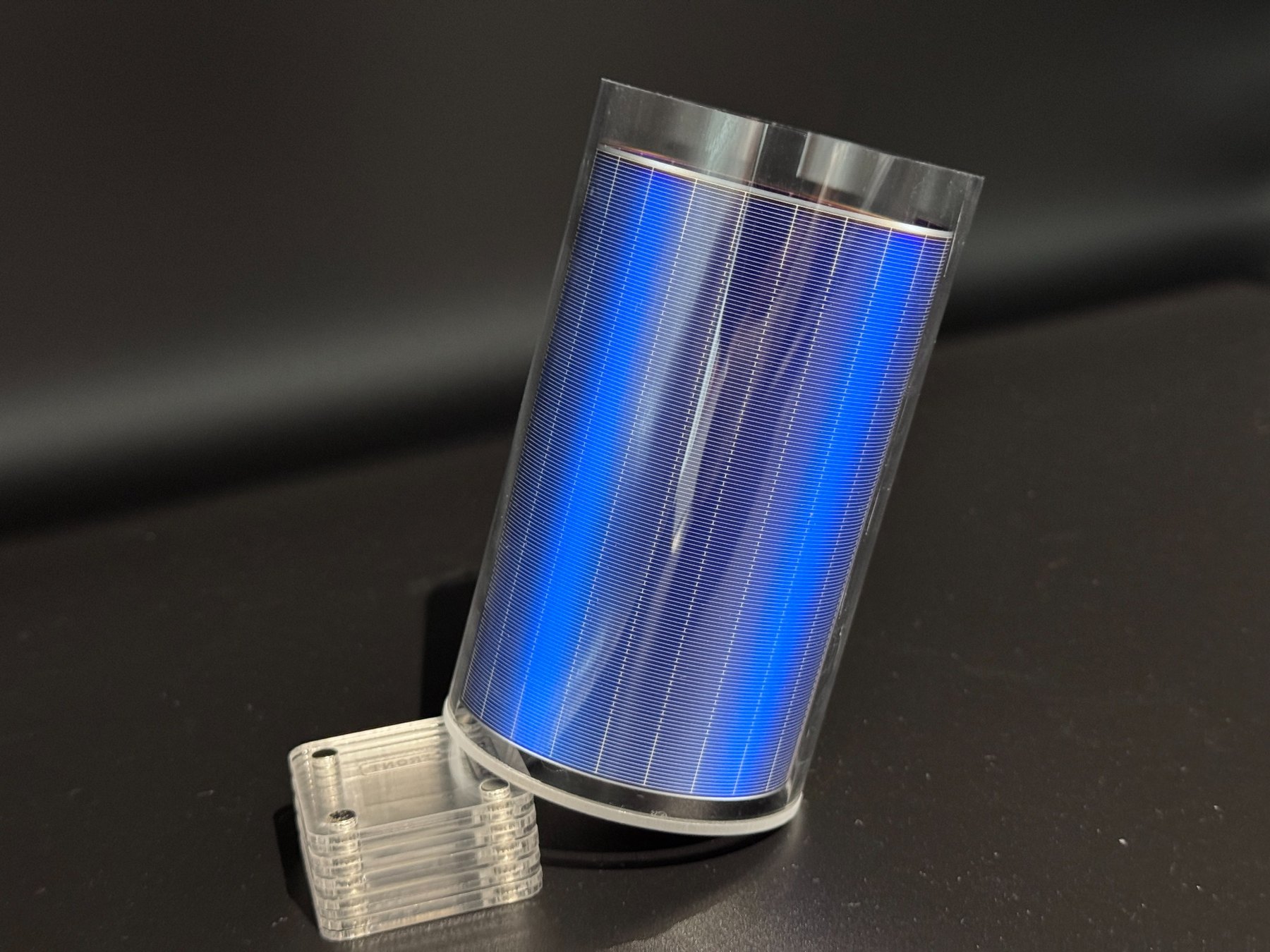 HJT flexible solar cell module standing on a transparent support